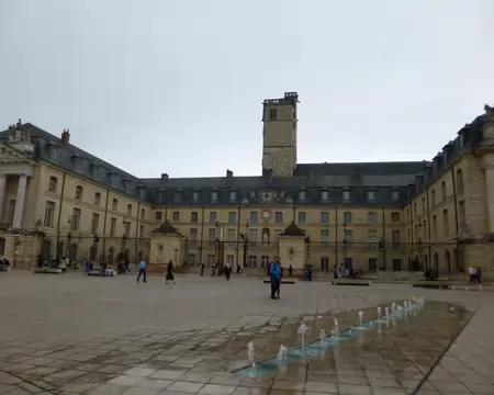 P1220879 Le Palais des Ducs de Bourgogne et des Etats de Bourgogne ainsi que la Tour Philippe Le Bon