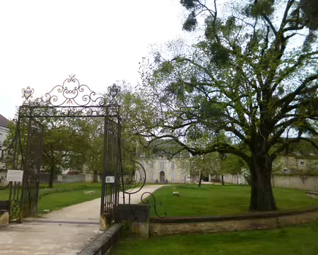 P1220897 ...du Château de Pouilly (XVIIIè s.)