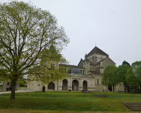 P1220912 Château et Basilique Saint-Bernard de Fontaine-lès-Dijon