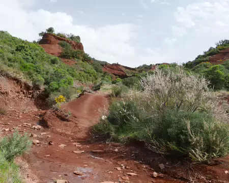 2026-04-11 11-48-18 Traversée du ruisseau d'Agaras.