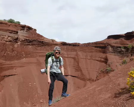 2026-04-11 11-57-11 Néanmoins, ces pentes sont assez stables pour monter au-dessus de la cascade, et continuer la remontée du ruisseau.