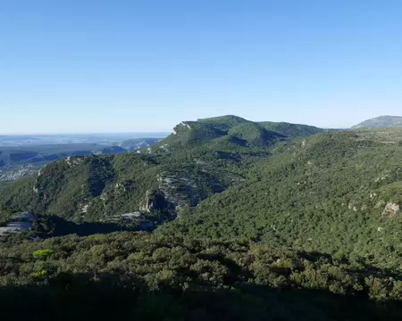 2026-04-14 08-44-56 Vue sur le Roc de la Vigne (709m) et le Mont Saint-Baudille (848m).