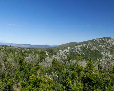 2026-04-14 14-12-08 Vers les Rochers de la Tude et le Pic d'Anjeau.