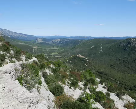 2026-04-14 15-13-52 Descente sur Pégairolles-de-Buèges par le sentier du cable qui permettait de descendre les buis.