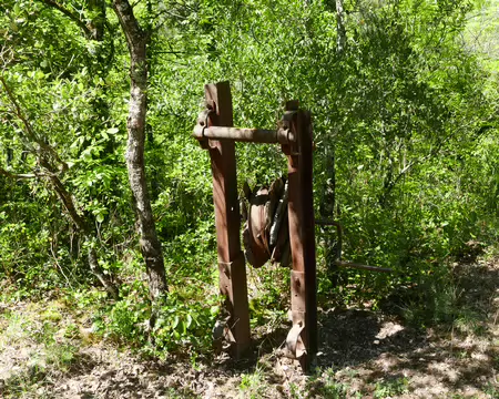 2026-04-15 14-43-00 Ancien treuil sur la rive droite de la Vis.