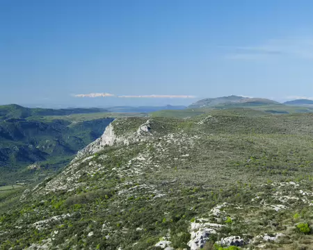 2026-04-16 09-51-38 Vue vers les Pyrénées enneigées.