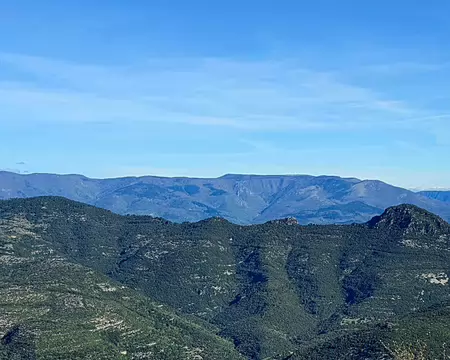 2026-04-16 09-55-54 Vue sur la commune de Gorniès avec devant les Cévennes les Rochers de la Tude et le Pic d'Anjeau.