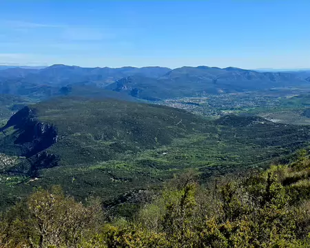 2026-04-16 10-38-13 Vue sur la vallée de la Vis, sur le Bois de Mont Mal et vers les Cévennes.