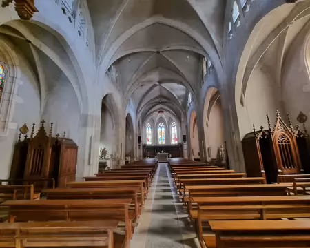 003 Chœur, transept et deux premières travées.