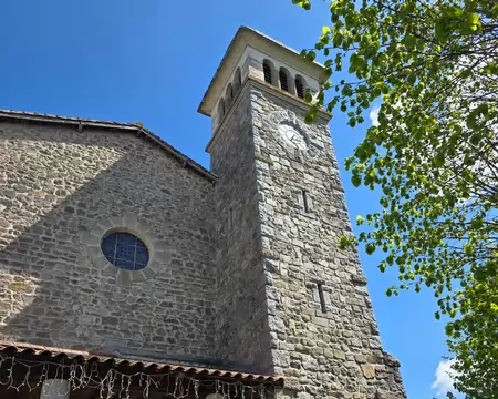 010 Église Saint Joseph de La Gimond construite en 1867. Son porche en auvent et son clocher ont été construits en 1930.