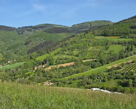 066 Monts du Lyonnais culminant à plus de 800m.