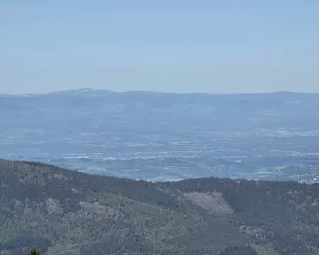 081 Zoom sur Pierre-sur-Haute (Monts du Forez) 1631m.