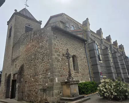 115 Église de Messimy aux murs de pierre magnifiquement conservés.