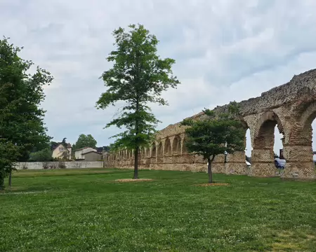 119 Bâti entre le Ier et le IIe siècle de notre ère, sous le règne de l'empereur Hadrien, l'aqueduc romain du Gier alimentait en eau la ville antique de Lugdunum....