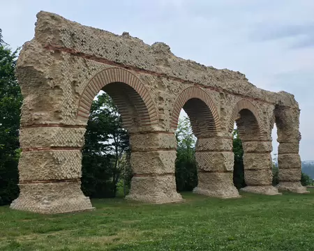 120 70 arches sont encore visibles.