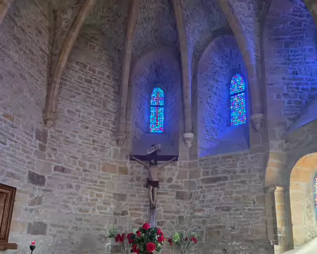 137 Après l'incendie de 1974, les plâtres noircis sont retirés et laissent voir l'architecture initiale.