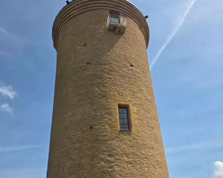 139 Donjon. Cette tour appartient à la mairie depuis 1912. Les derniers aménagements datent de 2019 pour l'intérieur et 2024 pour l'extérieur.