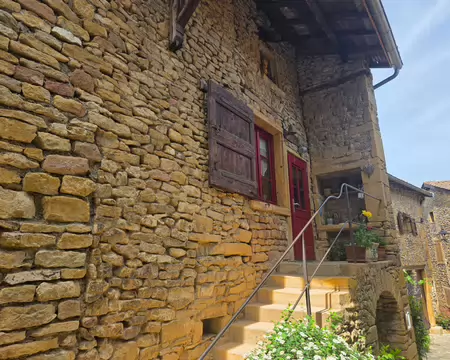 148 Maison typique Beaujolaise, construite en 1500.