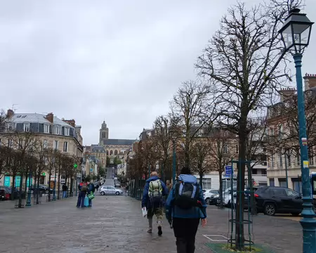 001 Départ de Pontoise pour une randonnée le long de la rive gauche de l’Oise jusqu’à Cergy, et retour par la rive droite (15 km)