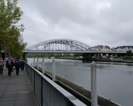 007 Le pont ferroviaire aujourd’hui (pont triple SNCF) vu du quai de l’Ecluse à Saint-Ouen-L’Aumône