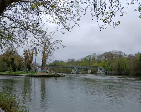 010 Le barrage mobile sur l’Oise et l’île de Saint-Martin