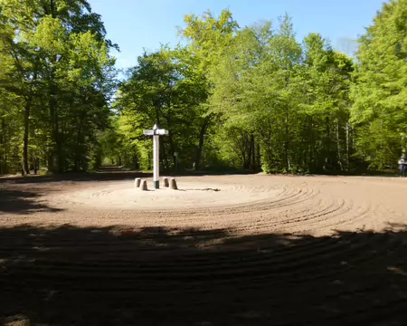 P1220937 Carrefour du Poteau de l'Entonnoir