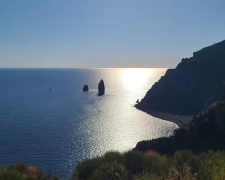 20260502_172243 La pointe sud de Lipari face au soleil