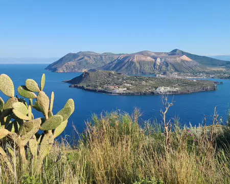20260502_173659 Vue sur Vulcano depuis le bord de Lipari