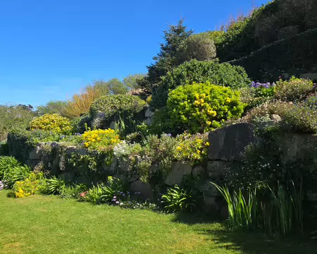 20260406_132435 Un jardin privé à Locquémeau