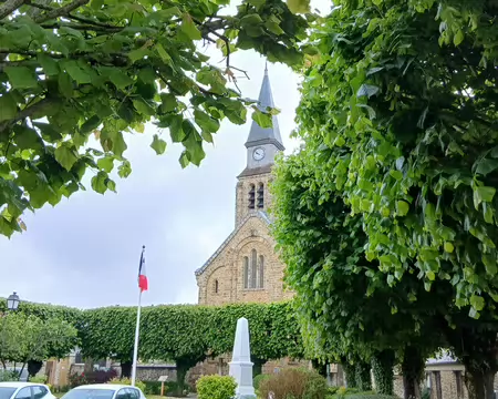 003 L’église Saint-Germain d’Auxerre (XIIIème siècle, clocher XIXème siècle) vue de la rue des Etangs à Coignières