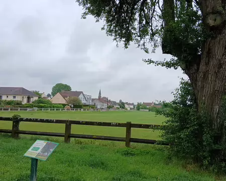 007 Vue sur le village de Coignières depuis l’allée des Pommiers