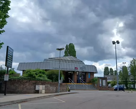 050 Fin de la randonnée à la gare de Coignières. Merci Martine pour cette belle randonnée printanière dans la vallée de la Mauldre