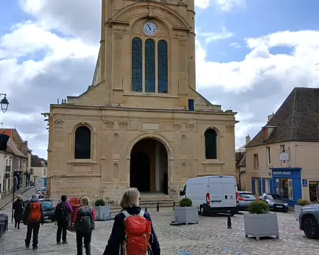 009 L’église Saint-Pierre Saint-Paul remplace l’église médiévale du XIème siècle. C’est à l’initiative d’Anne de Bretagne, comtesse de Montfort, que les travaux ont...