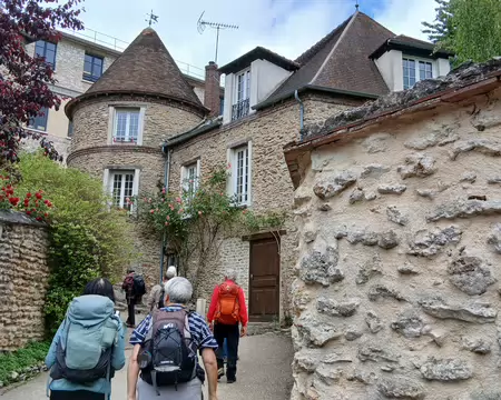 047 Montée par la rue des Poulies. Celles-ci servaient à hisser le lin et le chanvre après le rouissage
