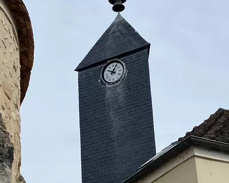 La Mairie de St Mammès fait concurrence à l'égiise juste à côté.