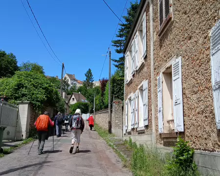 034 Montée vers le village perché de Neauphle-le-Château par la rue de la Gouttière