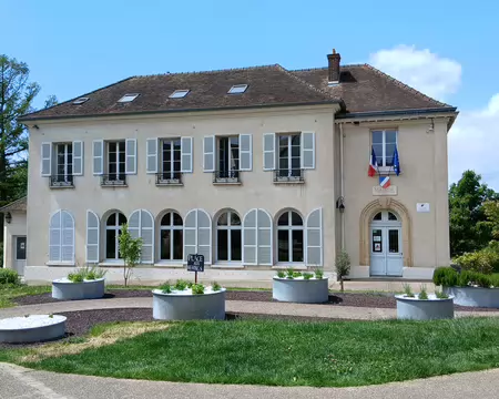 040 La mairie de Neauphle-le-Château est installée depuis 1971 dans une maison d’époque Charles X
