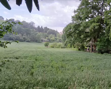 047 La campagne au pied du village, vue de la sente de l’Orme Imbert