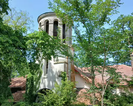 027 Le château de la Borne Blanche (1884) est situé au cœur d’un domaine boisé de 5 ha au sud-ouest de la commune d’Orry-la-Ville, à la lisière de la forêt de...