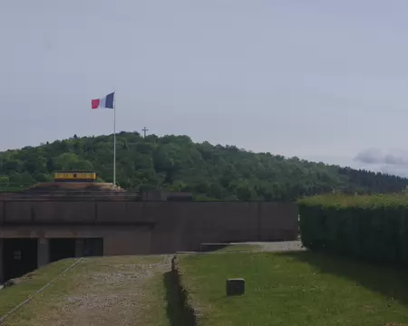 IMGP8182r Mémorial du Hartmannswillerkopf (ouf !). Les Poilus l’ont renommé Vieil−Armand
