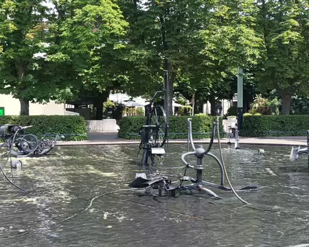03 fontaine Tinguely