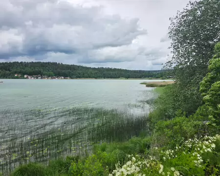 002 Lac de Saint-Point. Il est le troisième plus grand lac naturel de France. Il s'étend sur environ 7 km de long.