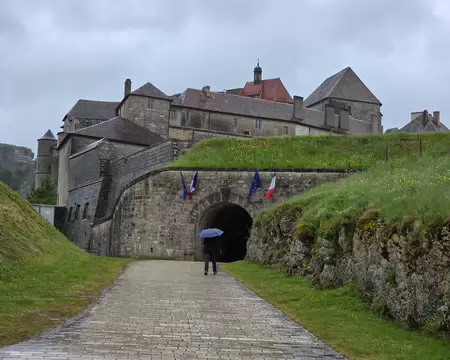 004 Porte d'entrée du Fort de Joux. Forteresse militaire, Joux est le seul exemple en France représentatif de l'évolution de l'architecture militaire sur 1000 ans.