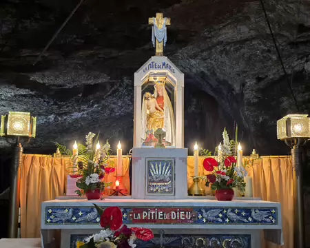 024 Ce sanctuaire a été consacré en 1863 par le Cardinal Matthieu, Archevêque de Besançon.