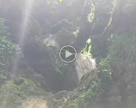 041 Dévalant les pentes du Mont Châteleu, pont culminant du Val de Morteau à 1302 mètres. Le temps assez nuageux ne nous a pas permis de voir les sommets des Alpes...