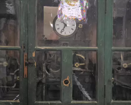 050 Cette horloge qui porte le nom de « PRETRE Lucien » fut installée dans les années 1880.