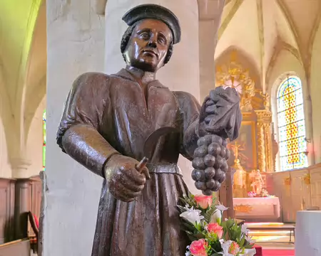 055 Saint-Vernier. Statue datant du XVIe siècle. Il est comme Saint-Vincent, un saint patron des vignerons. Il est honoré, notamment dans le vignoble des...
