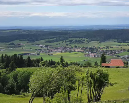 061 Panorama nord-ouest sur les plateaux du Haut-Doubs et les lointaines plaines de Franche-Comté.