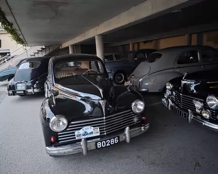 063 Rallye d'anciennes Peugeot faisant étape à notre hôtel.
