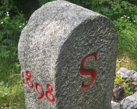 068 La boucle nous fait frôler la frontière suisse.